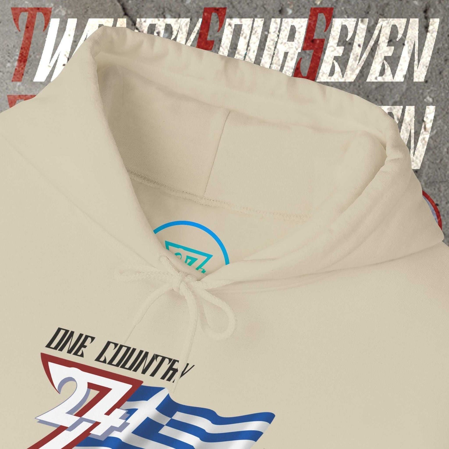 Detail shot of the inner collar, highlighting the scratch-free tear-away label and 24/7 brand authenticity.
