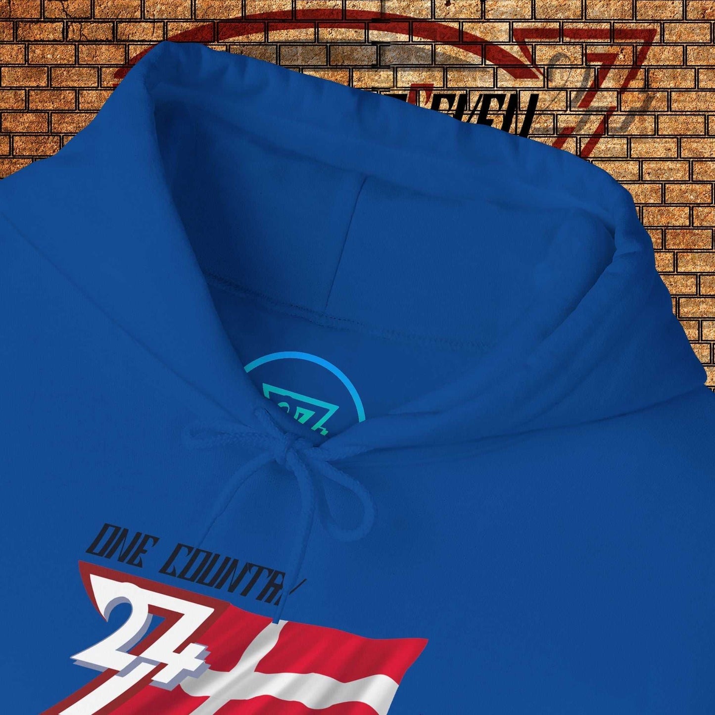 Close-up of inner neck showing scratch-free label and 24/7 brand authenticity markings