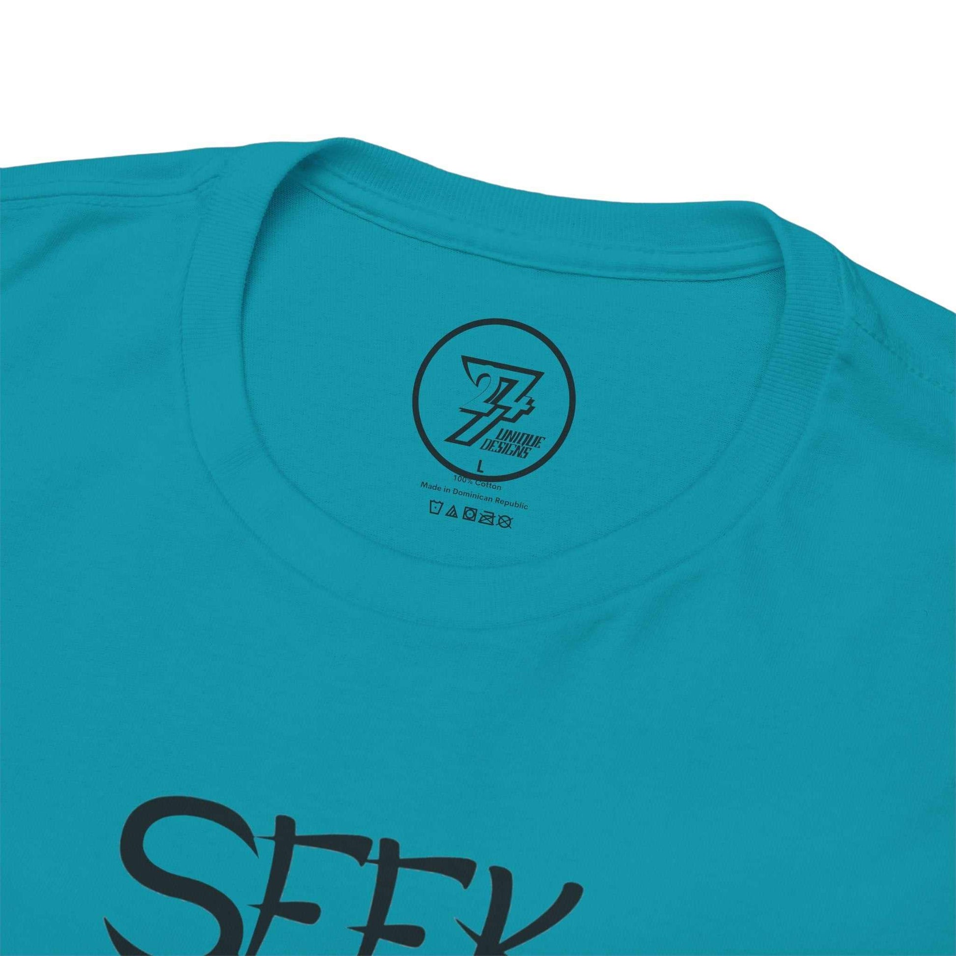 Close-up of the shape-retaining ribbed crew neckline on the tropical blue cool freediver shirt, highlighting the seamless interior construction and 24/7 logo internal label.